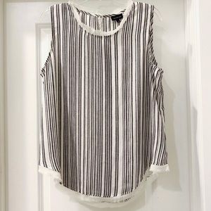 🆕 | 🔲 Who What Wear Top